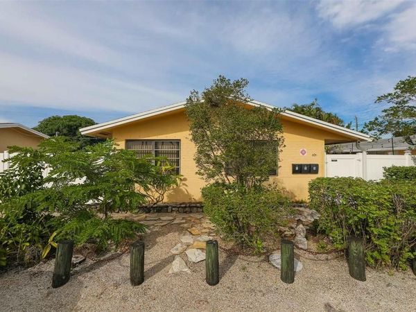 805 NE 40th Street, Unit 1-3, Oakland Park, FL 33334