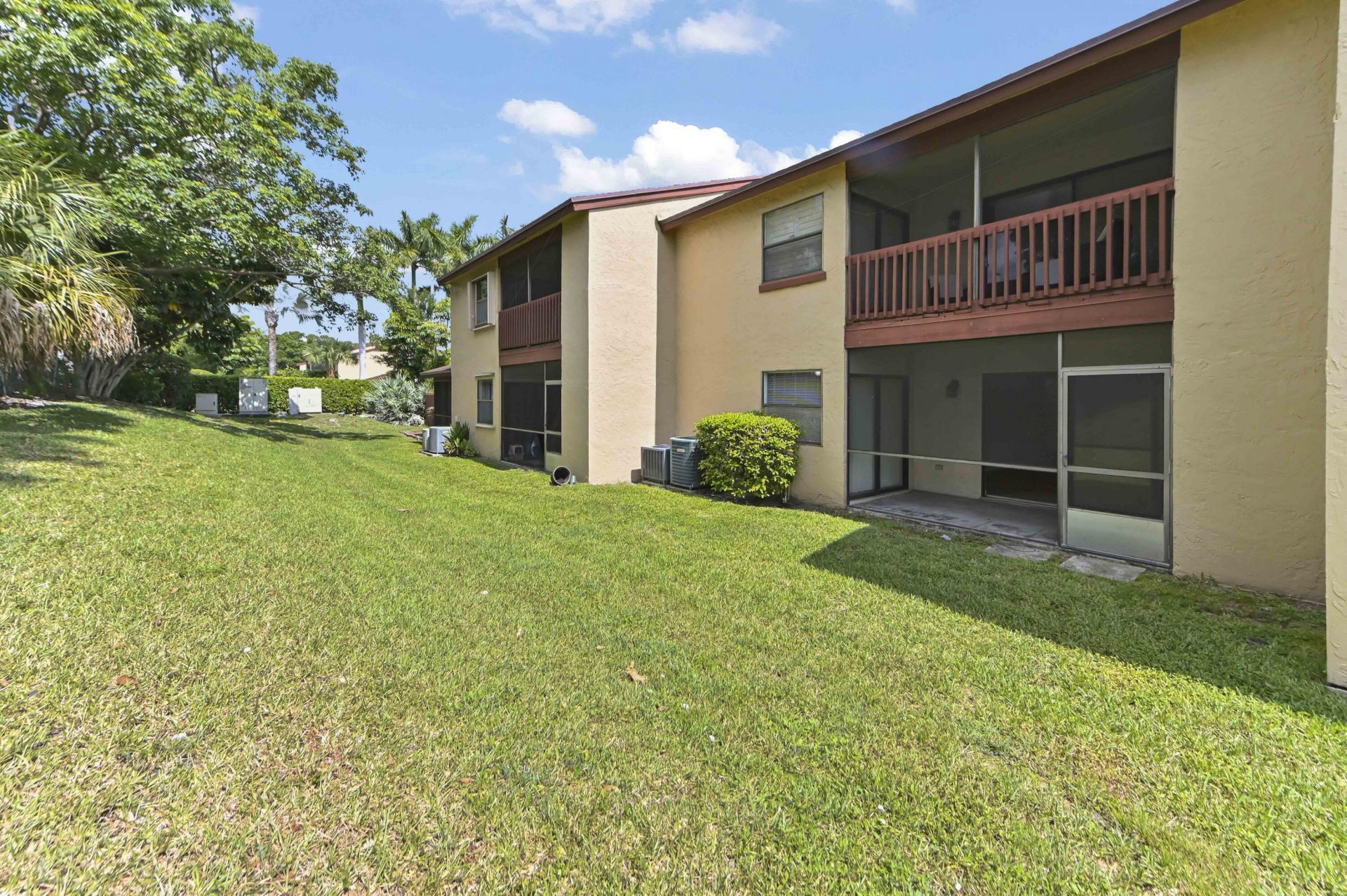 105 Lakeview Drive E, Royal Palm Beach, FL 33411 Photo