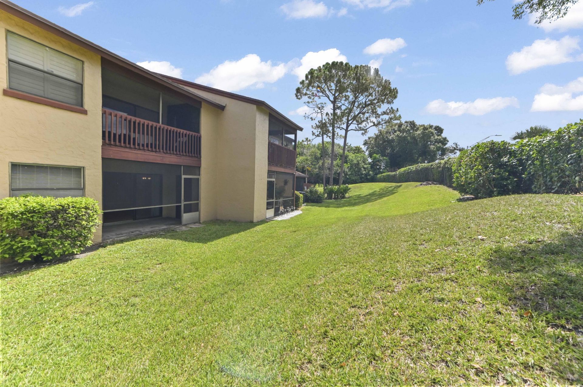 105 Lakeview Drive E, Royal Palm Beach, FL 33411 Photo