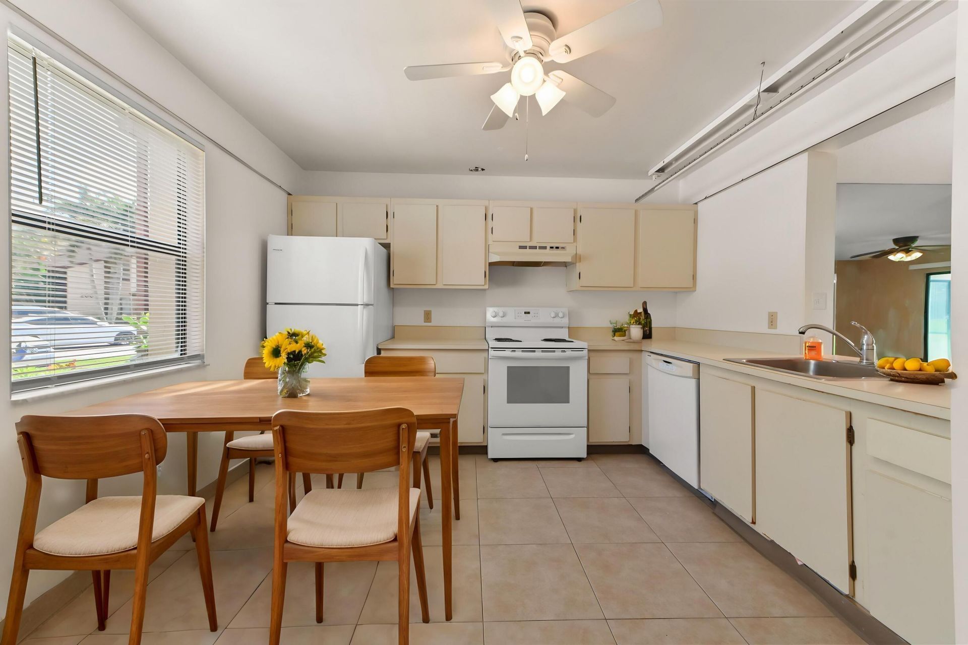 105 Lakeview Drive E, Royal Palm Beach, FL 33411 Photo