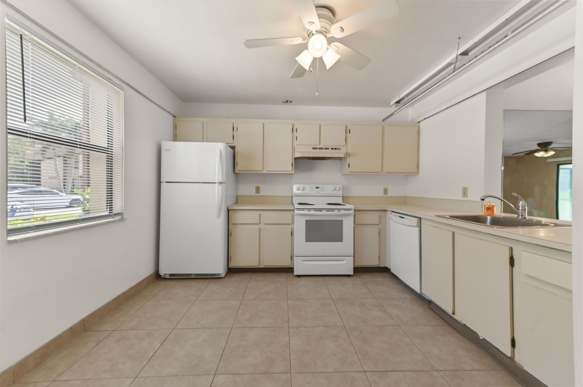 105 Lakeview Drive E, Royal Palm Beach, FL 33411 Photo