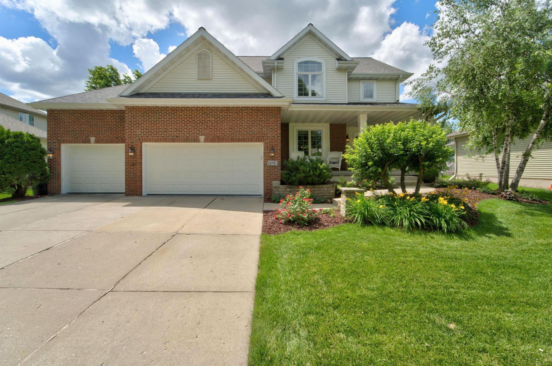 606 Pleasant Valley Parkway, Waunakee, WI 53597 Main Photo
