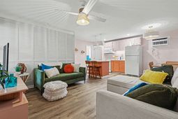 4516 Seaview St. photo 4