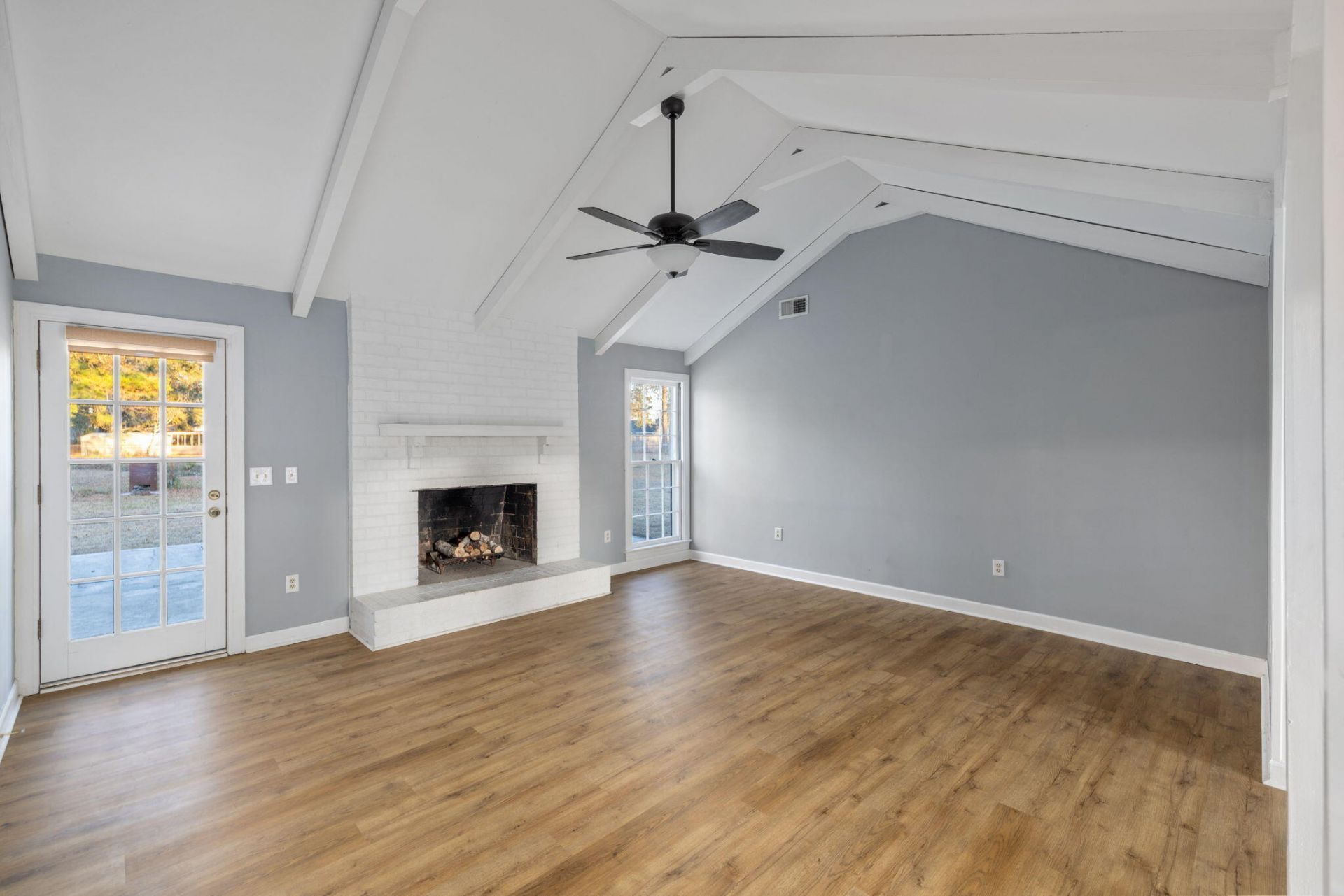 126 W Marion Road Photo 4