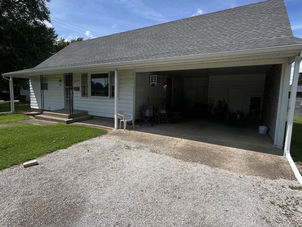807 W ELM Street, Taylorville, IL 62568
