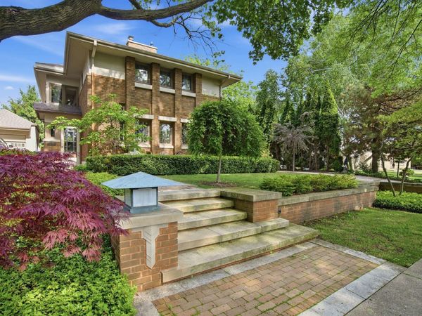 3934 N Harcourt Pl, Shorewood, WI 53211