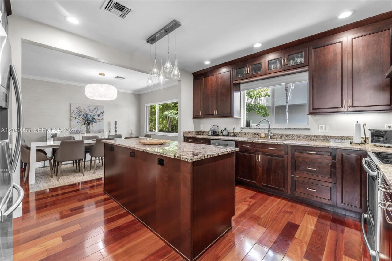 8 Pinta Rd , Miami, FL 33133 Photo