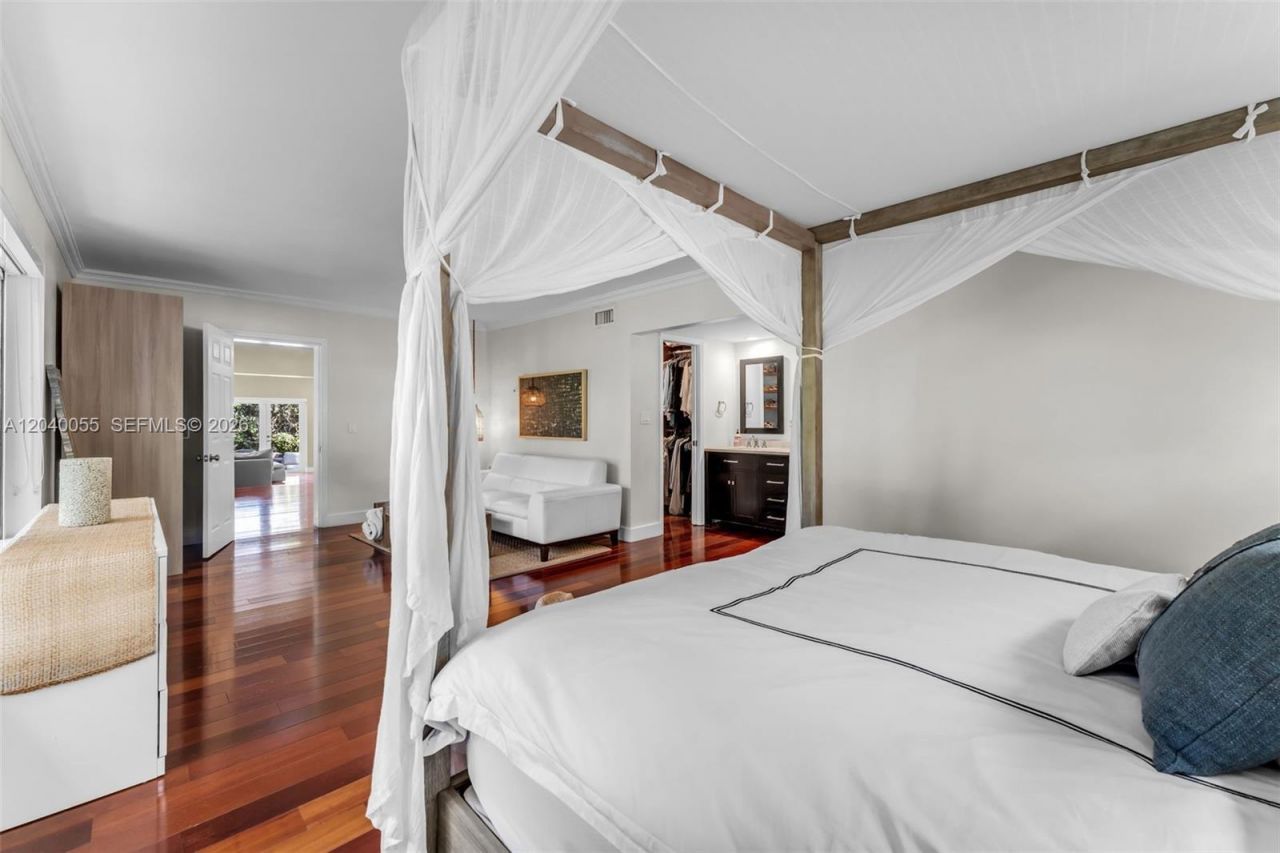 8 Pinta Rd , Miami, FL 33133 Photo