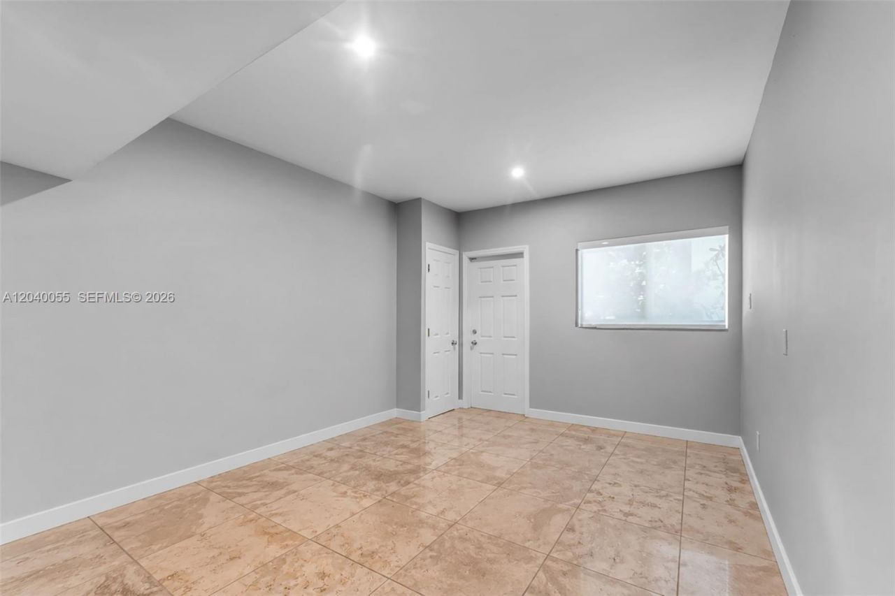8 Pinta Rd , Miami, FL 33133 Photo