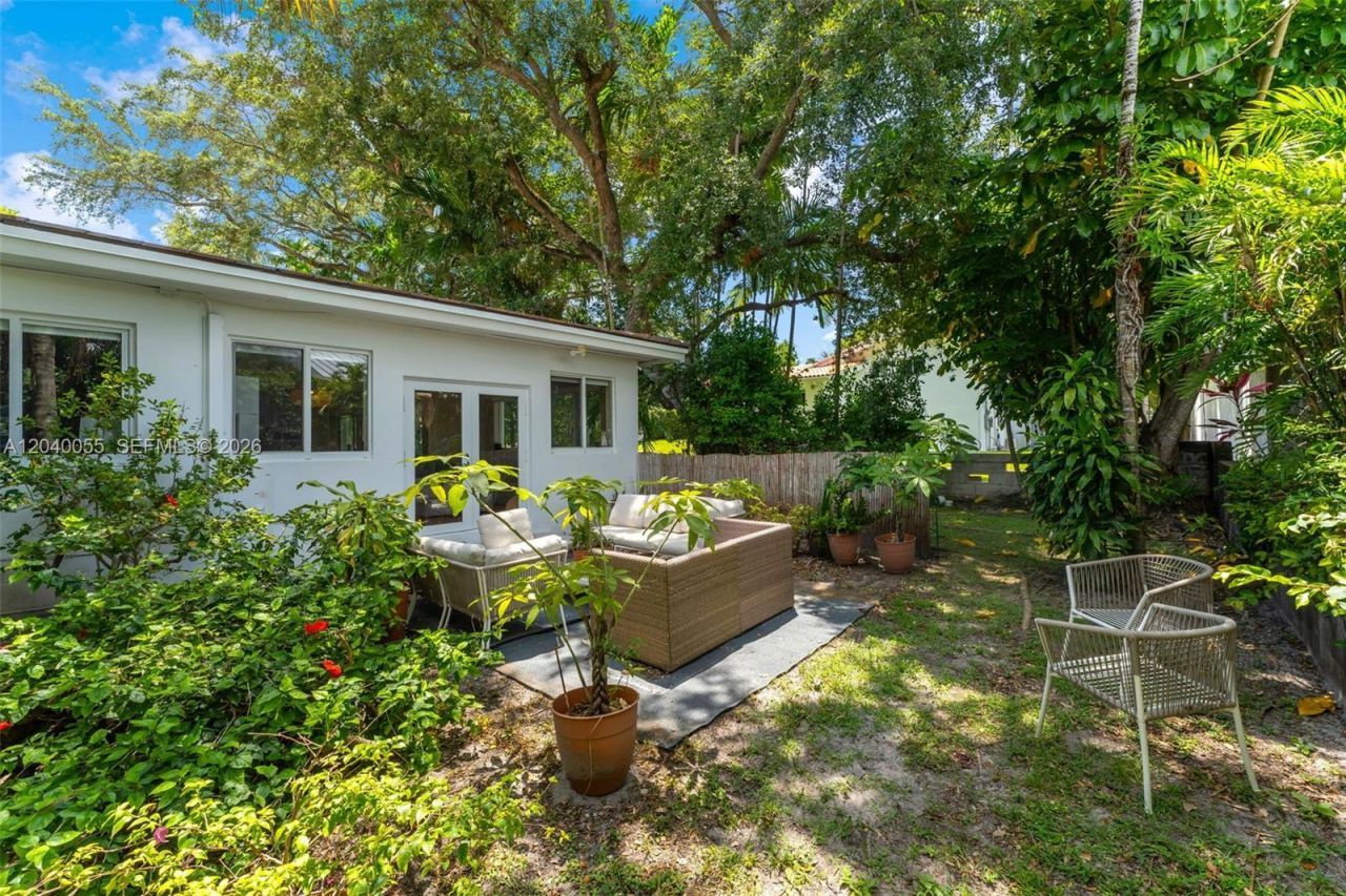 8 Pinta Rd , Miami, FL 33133 Photo