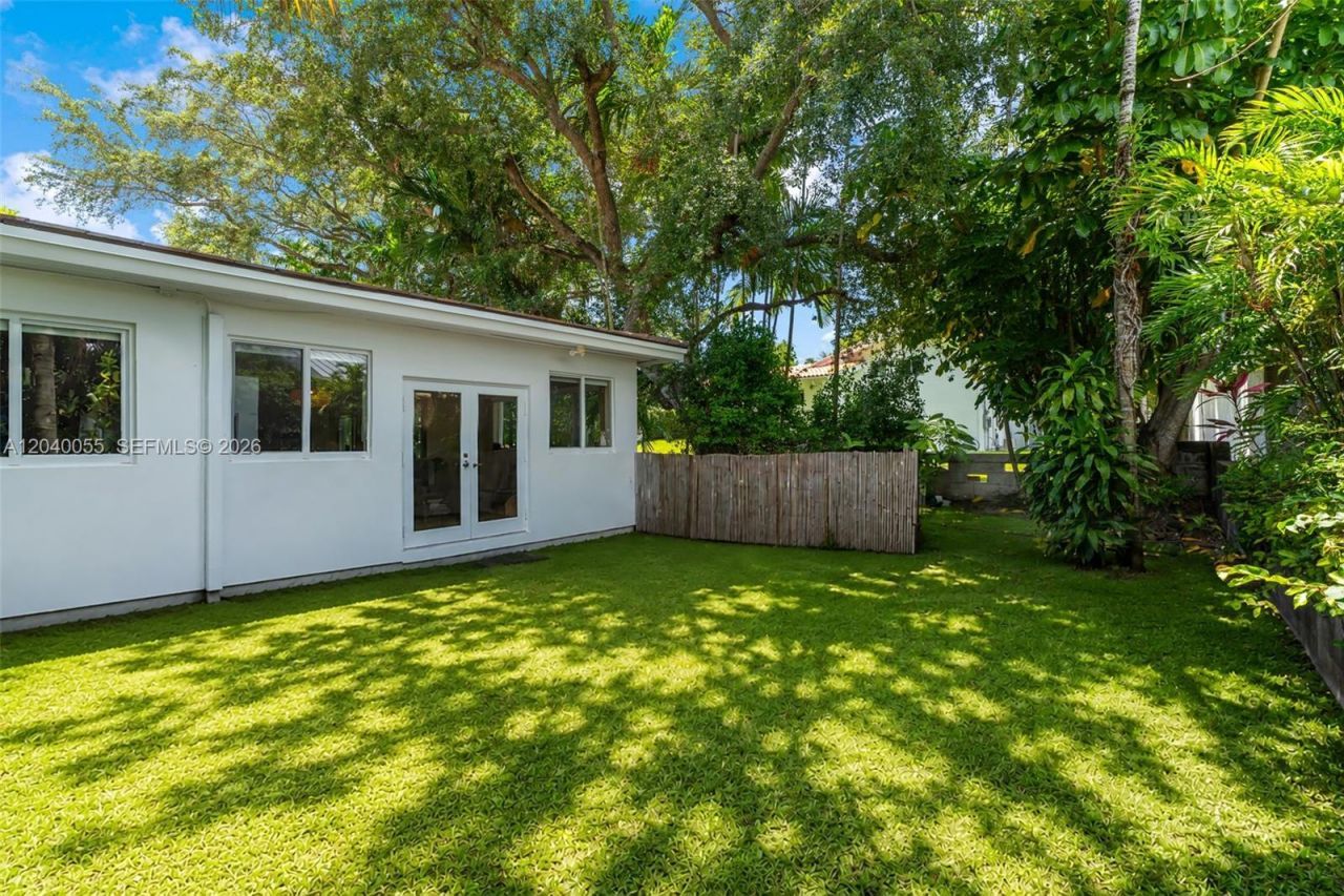 8 Pinta Rd , Miami, FL 33133 Photo