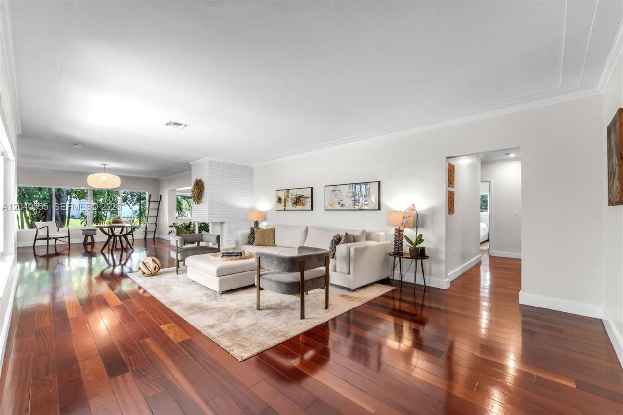 8 Pinta Rd, Miami, FL 33133 Photo