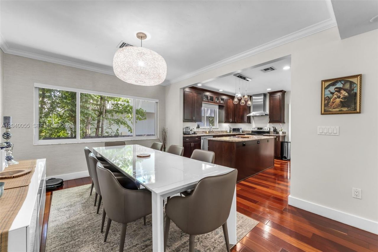 8 Pinta Rd , Miami, FL 33133 Photo