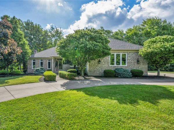 5560 Turnberry Lane , Highland Heights, OH 44143
