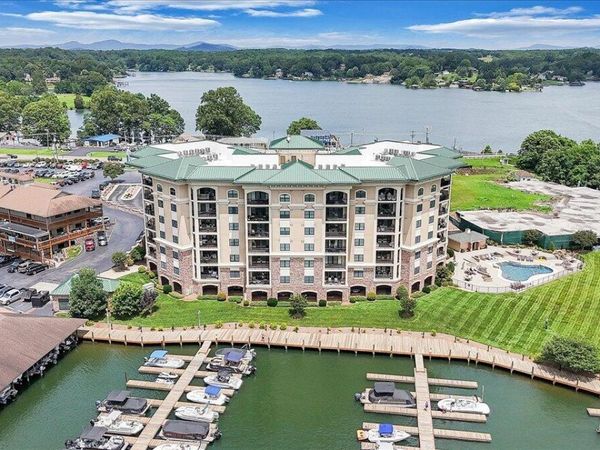 100 Bridgewater Pointe PL, Unit 303, Moneta, VA 24121