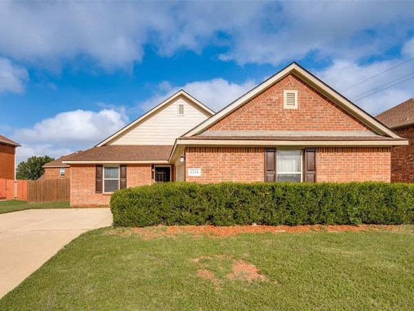 1339 4th Street, Grand Prairie, TX 75051