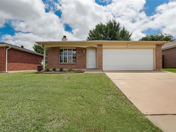 511 Hollyberry Drive, Mansfield, TX 76063