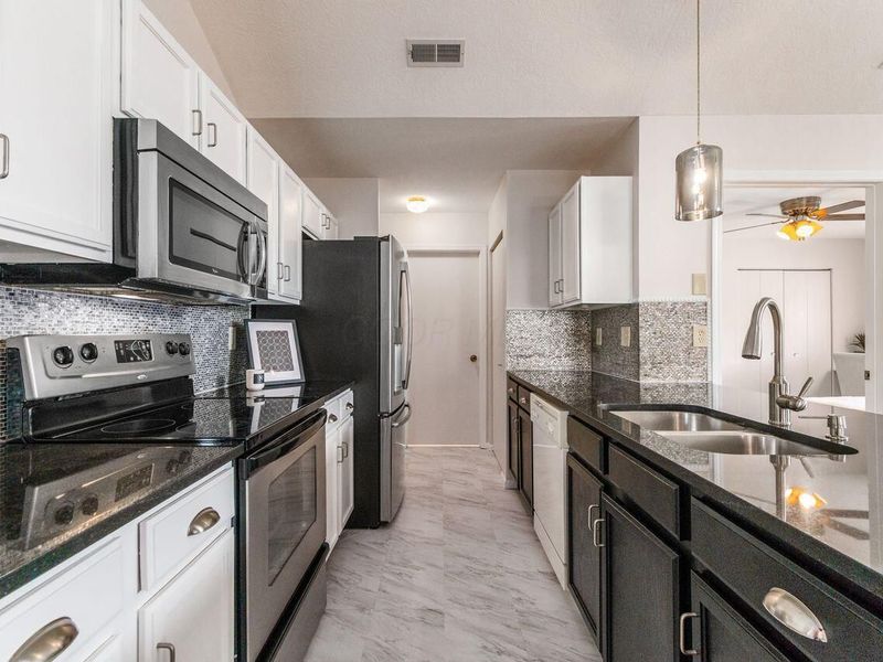 1244 Amberlea Drive E, Unit 18, Columbus, OH 43230 Photo 13