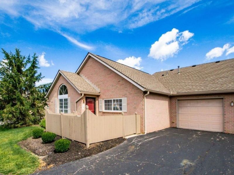 1244 Amberlea Drive E, Unit 18, Columbus, OH 43230 Photo 3