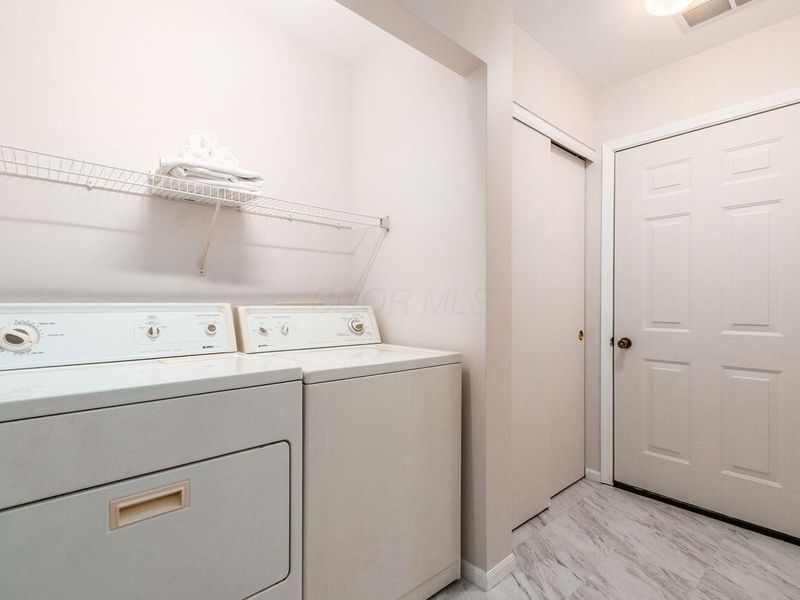 1244 Amberlea Drive E, Unit 18, Columbus, OH 43230 Photo 30