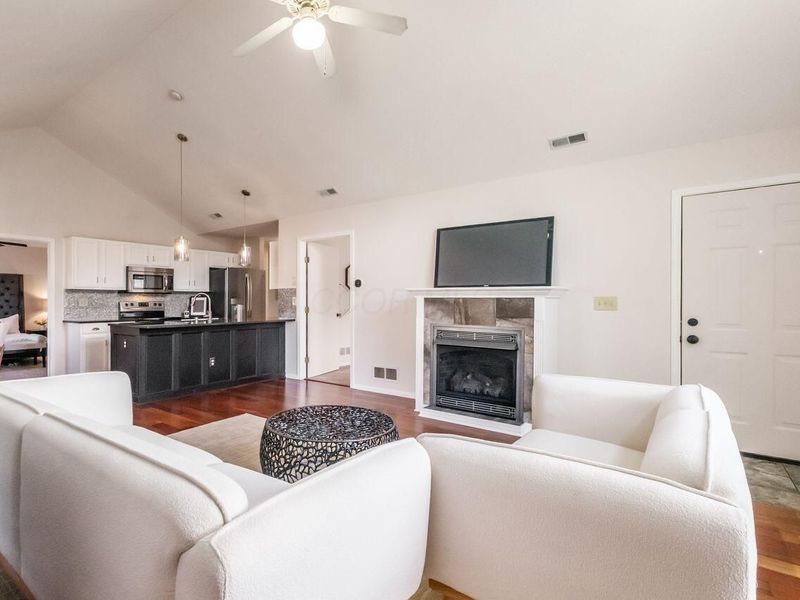 1244 Amberlea Drive E, Unit 18, Columbus, OH 43230 Photo 8