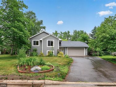 266 Hallam Curve, Mahtomedi, MN 55115