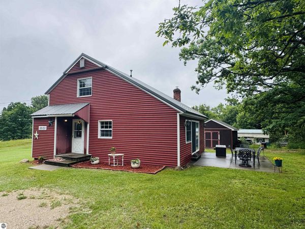 10131 Laurel Street W, Lake City, MI 49651
