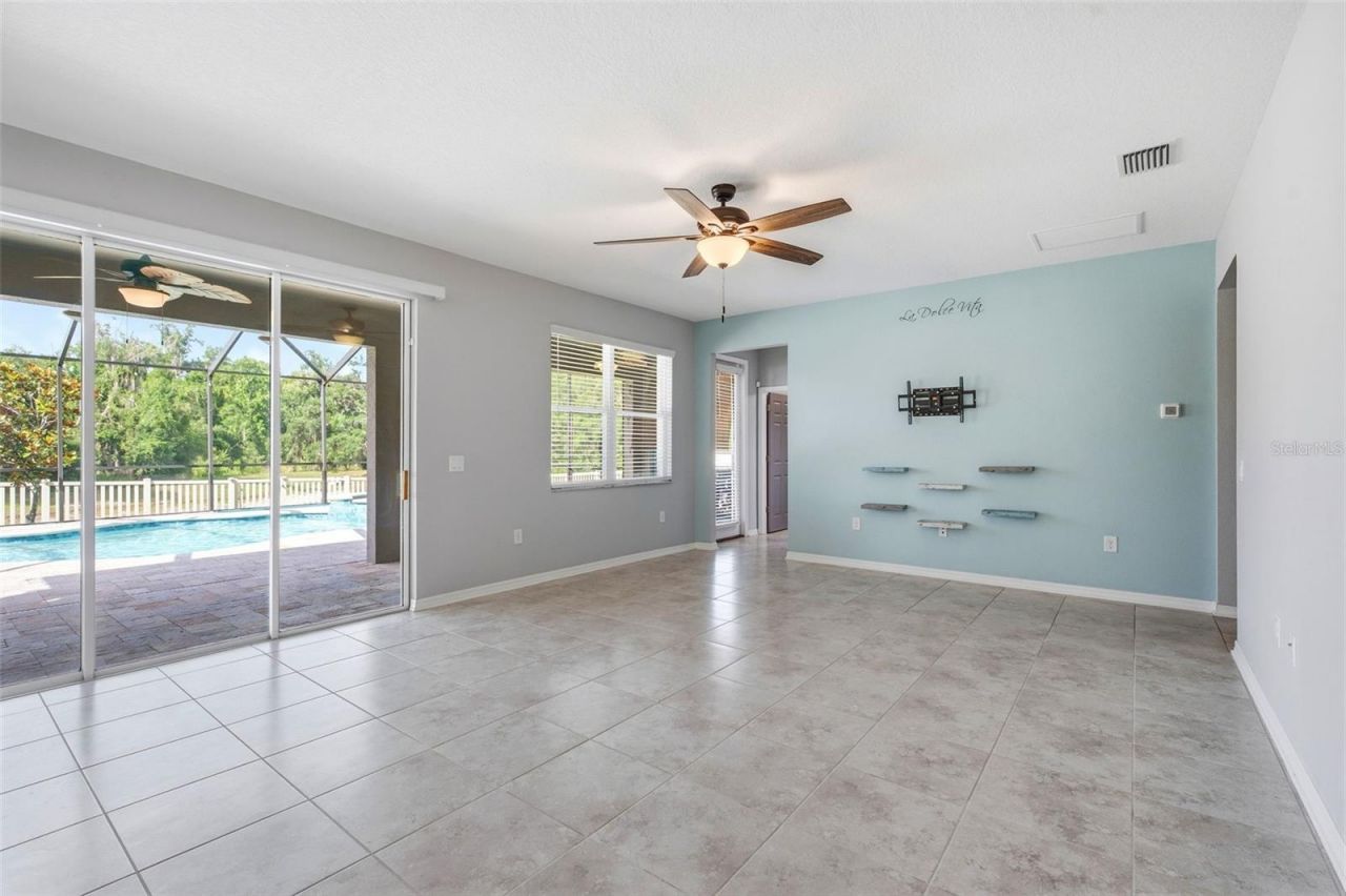 18682 Malinche Loop, Spring Hill, FL 34610 Photo