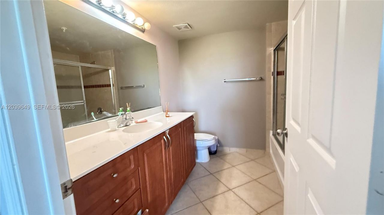 6458 Emerald Dunes Dr, Unit 303, West Palm Beach, FL 33411 Photo