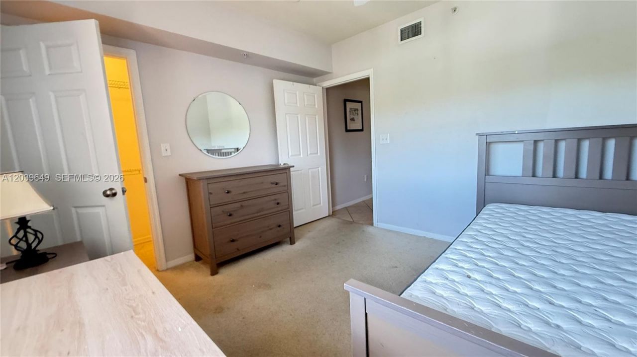 6458 Emerald Dunes Dr, Unit 303, West Palm Beach, FL 33411 Photo