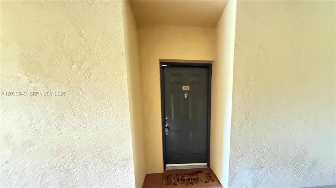 6458 Emerald Dunes Dr, Unit 303, West Palm Beach, FL 33411 Photo