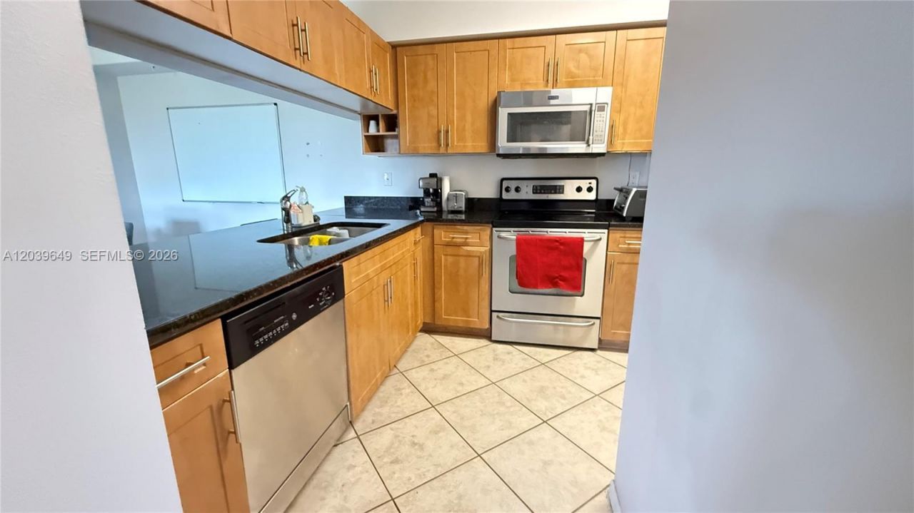 6458 Emerald Dunes Dr, Unit 303, West Palm Beach, FL 33411 Photo
