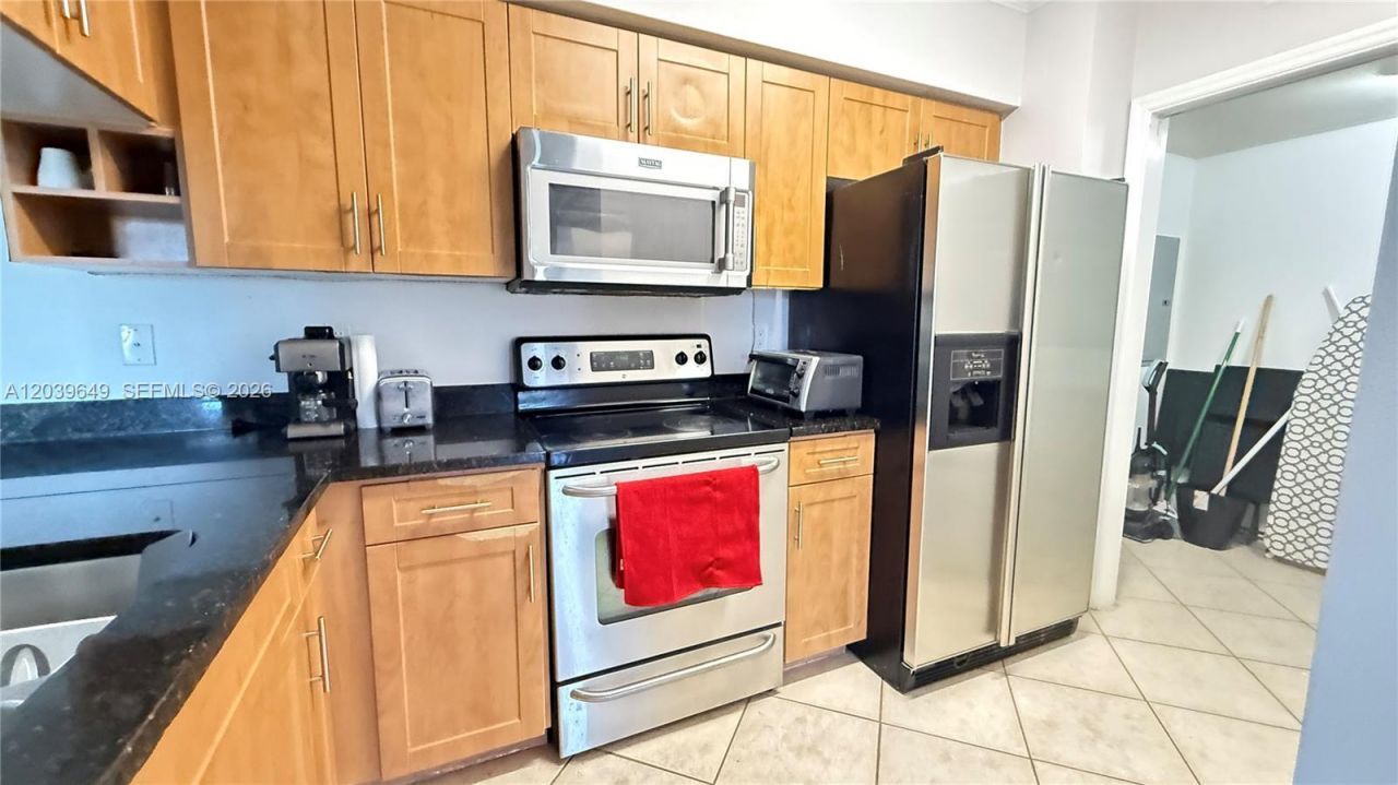 6458 Emerald Dunes Dr, Unit 303, West Palm Beach, FL 33411 Photo