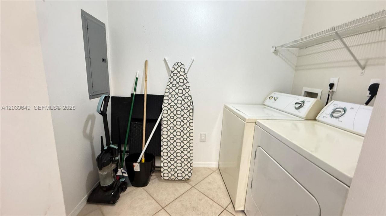 6458 Emerald Dunes Dr, Unit 303, West Palm Beach, FL 33411 Photo
