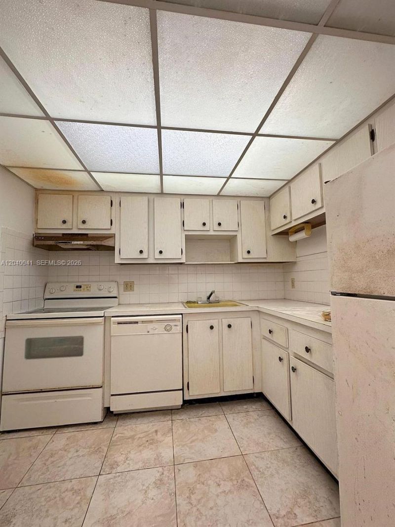 1035 Country Club Dr, Unit 102, Margate, FL 33063 Photo