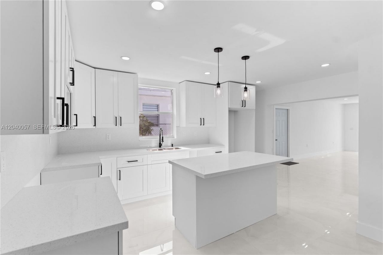 3271 NW 102nd St, Miami, FL 33147 Photo