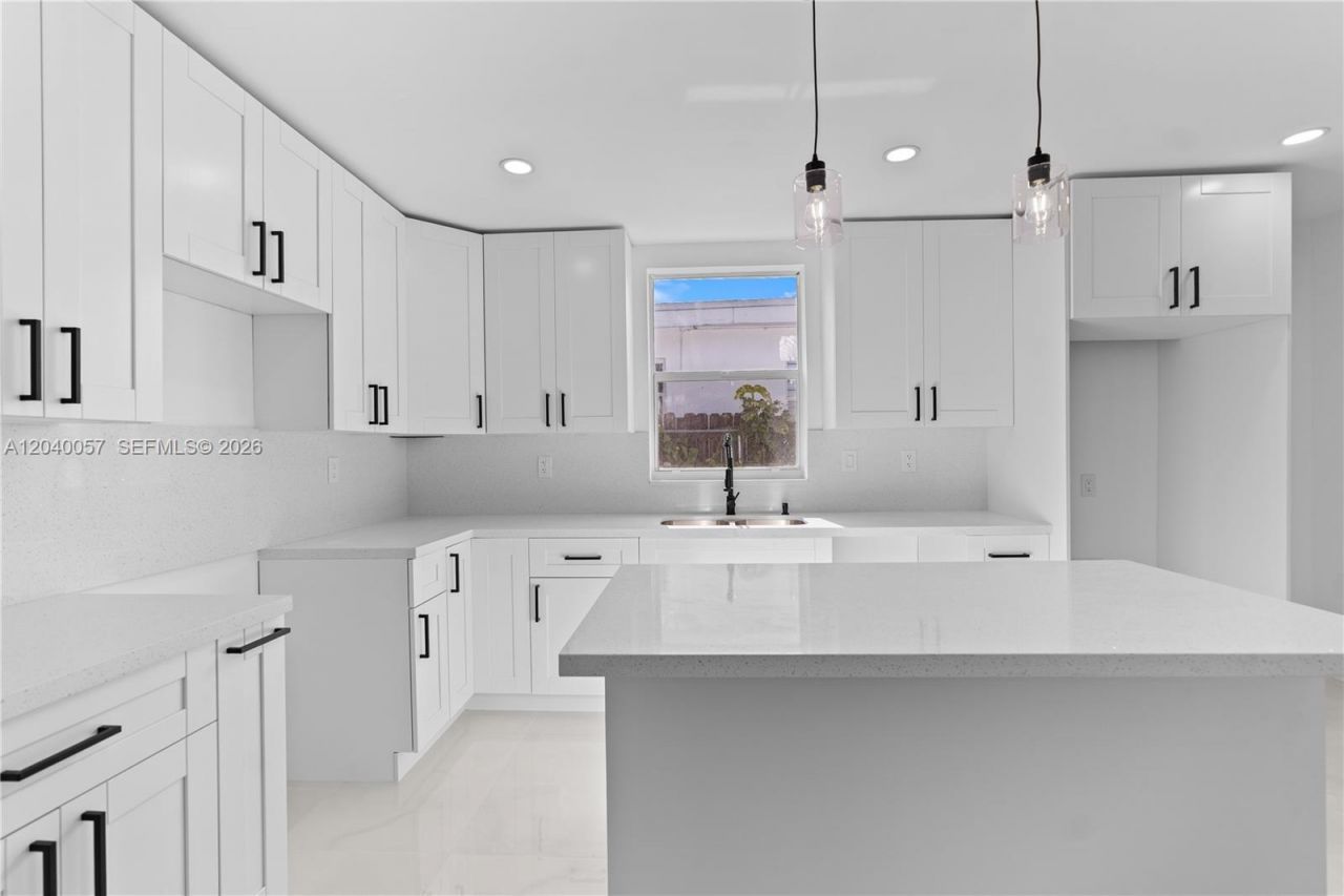 3271 NW 102nd St, Miami, FL 33147 Photo