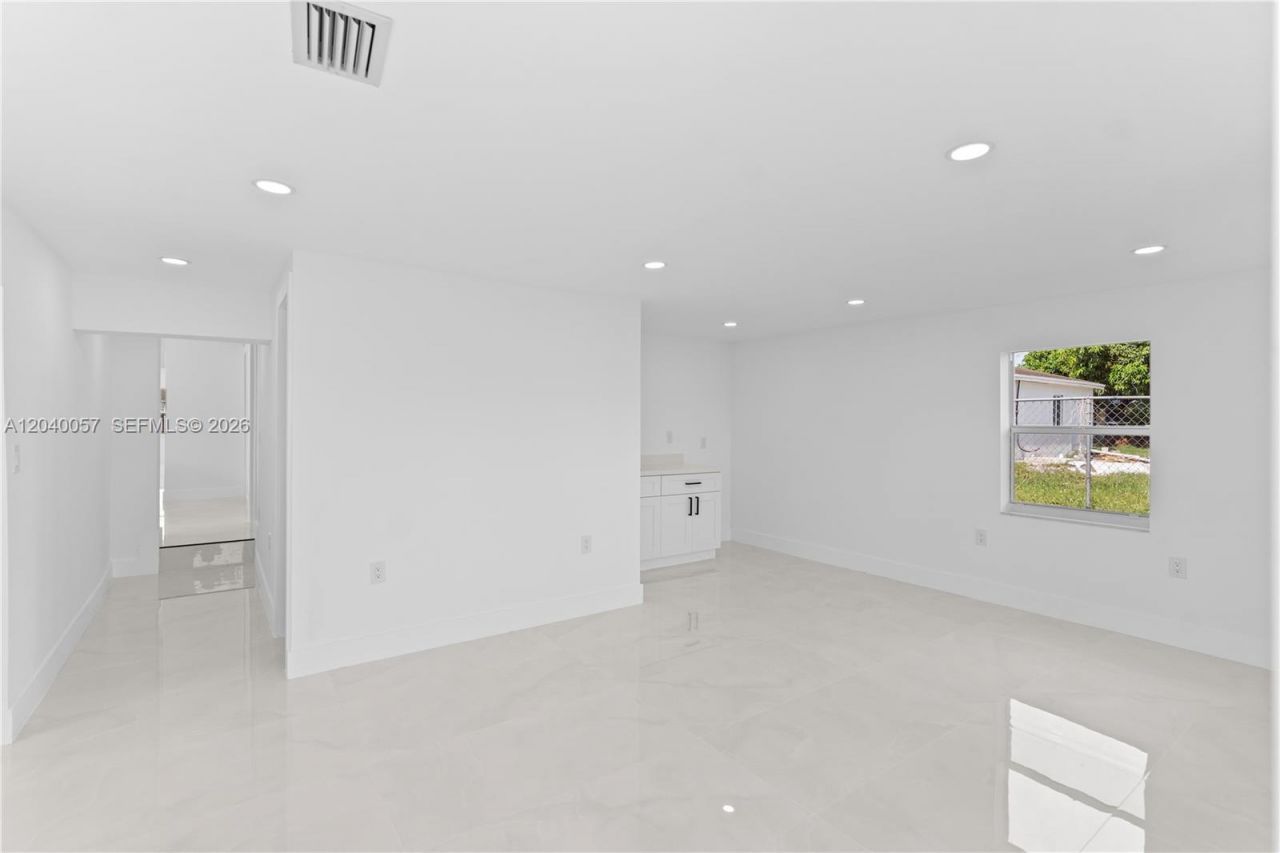 3271 NW 102nd St, Miami, FL 33147 Photo