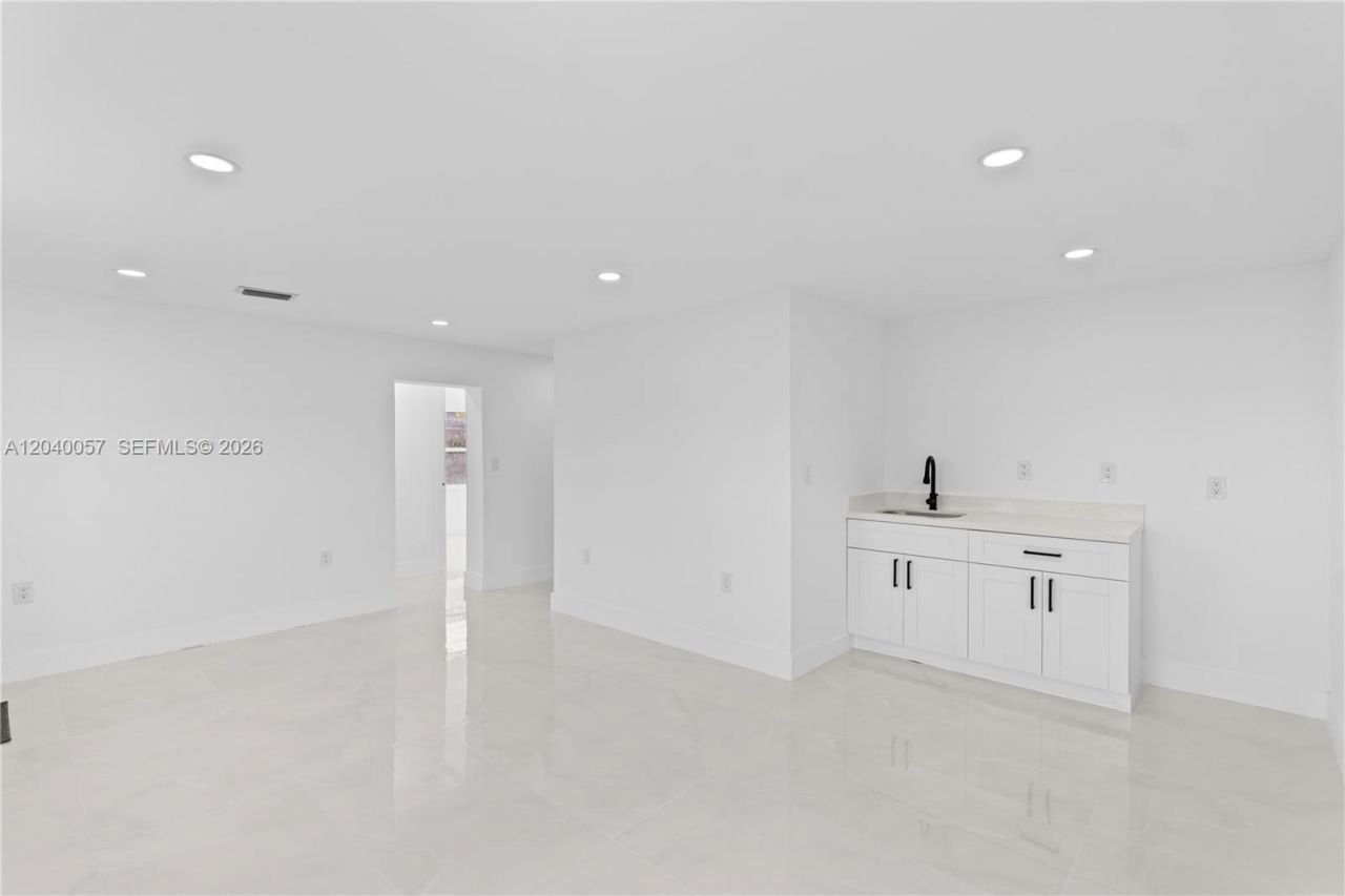 3271 NW 102nd St, Miami, FL 33147 Photo