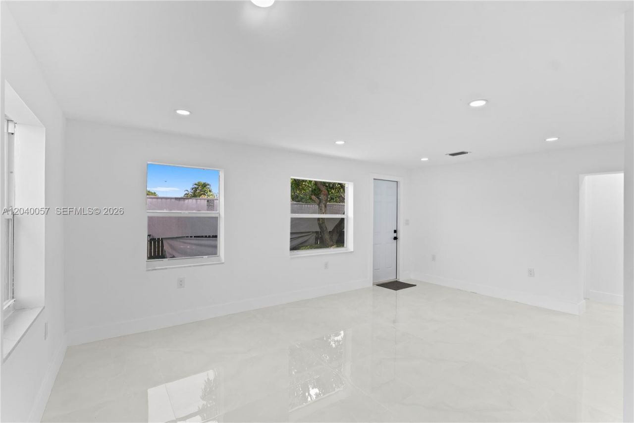 3271 NW 102nd St, Miami, FL 33147 Photo
