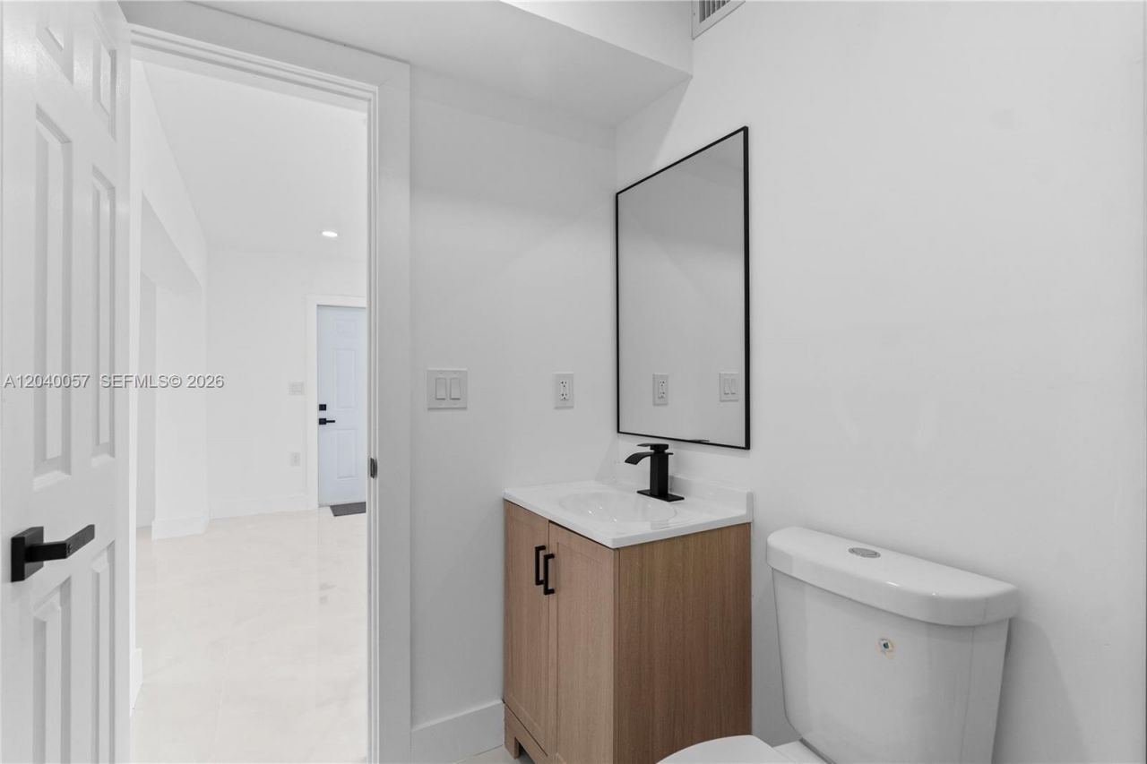 3271 NW 102nd St, Miami, FL 33147 Photo