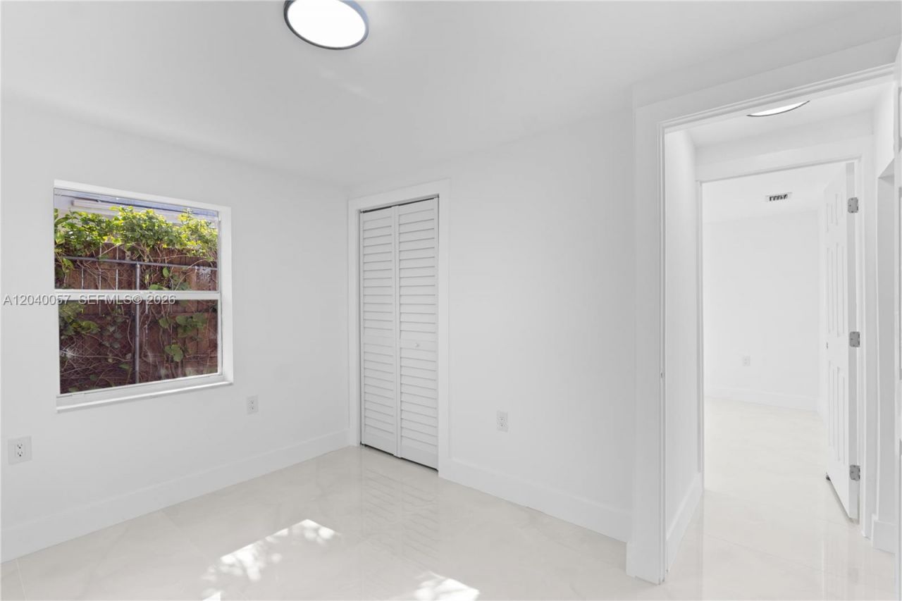 3271 NW 102nd St, Miami, FL 33147 Photo