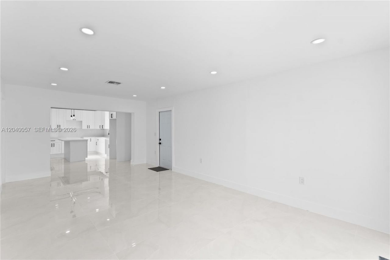 3271 NW 102nd St, Miami, FL 33147 Photo