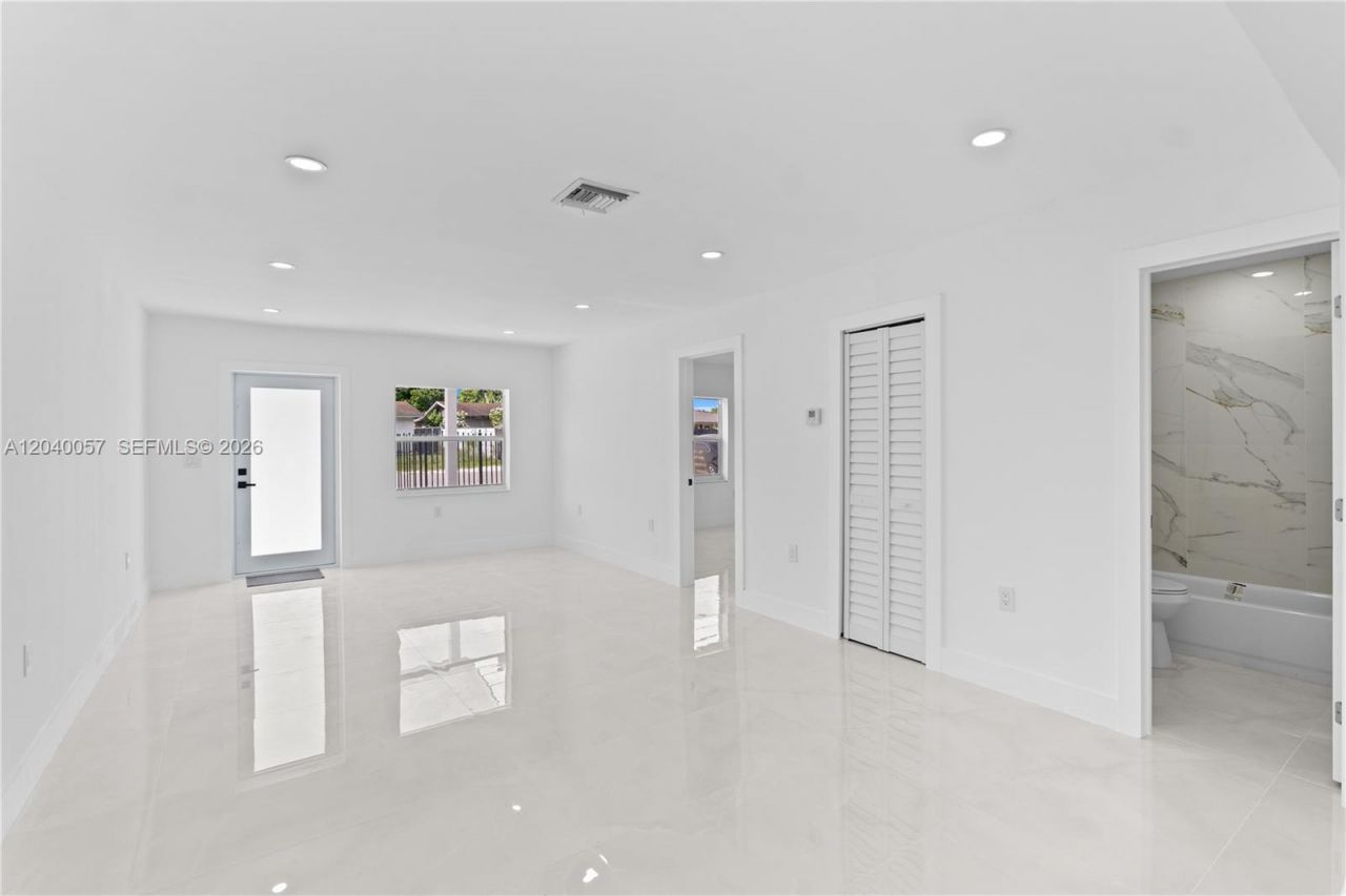 3271 NW 102nd St, Miami, FL 33147 Photo