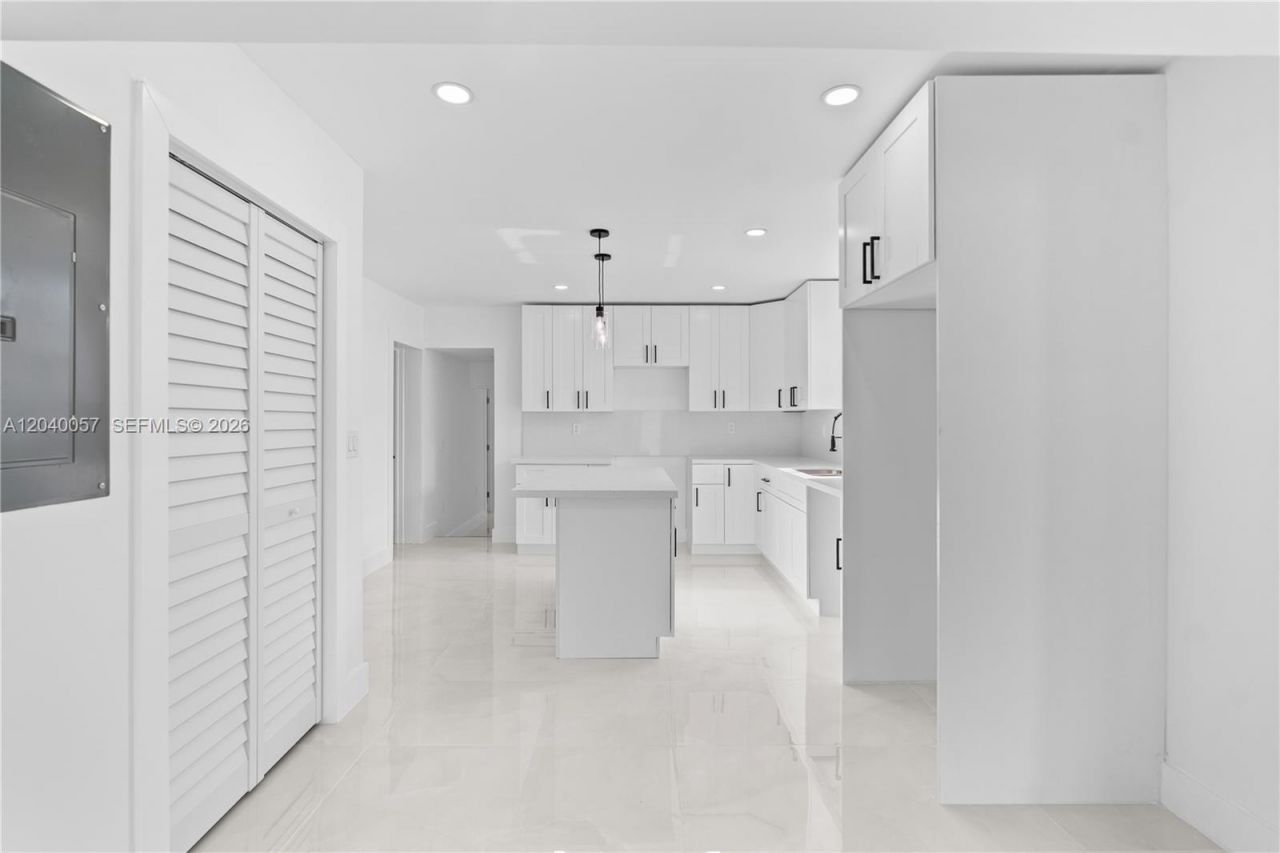 3271 NW 102nd St, Miami, FL 33147 Photo