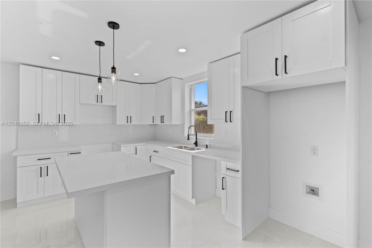 3271 NW 102nd St, Miami, FL 33147 Photo