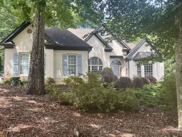 537 Old Collins Road , Hoschton, GA 30548