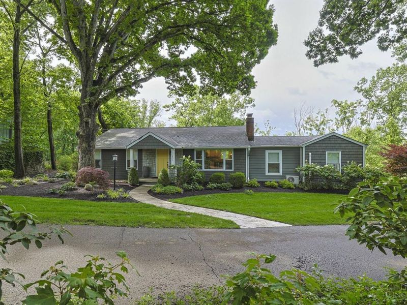 211 Hilltop Lane, Wyoming, OH 45215 Photo 2