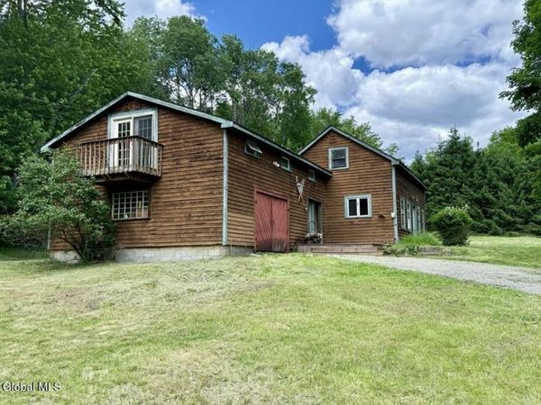 1037 Valentine Pond Road, Adirondack, NY 12808