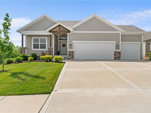 202 NW Joshua Drive, Lee's Summit, MO 64081